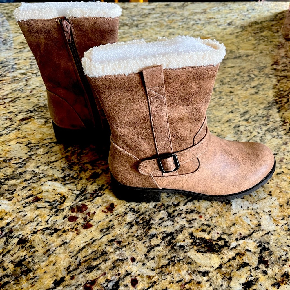 MIA boots Sz 2